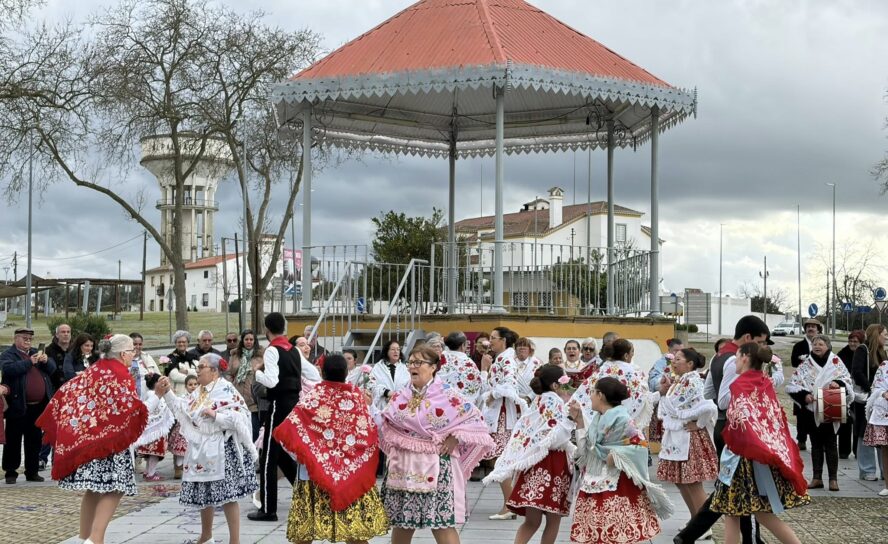 Contradança saiu à rua e manteve viva a tradição do Carnaval Alpalhoeiro