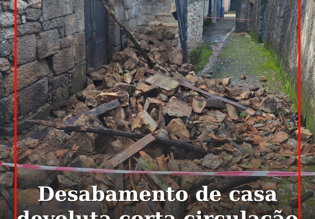 Desabamento de casa devoluta corta circulação