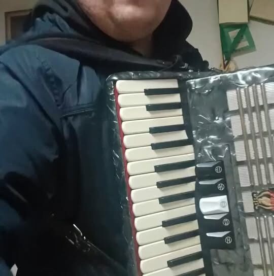 Diogo Acordeonista celebra Dia dos Namorados com nova desgarrada