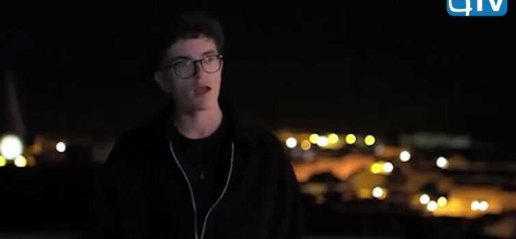 É um artista POP português e é de Idanha-a-Nova.