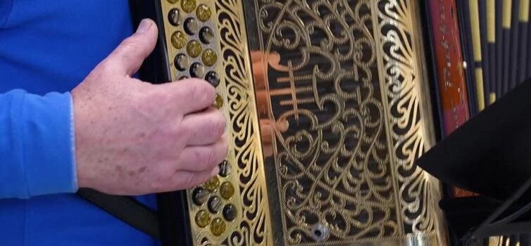 ESTA TERRA, ESTA GENTE \nGrupo de Cantares Ra\u00edzes de Lentiscais \ntrouxe fe