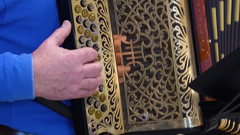 ESTA TERRA, ESTA GENTE \nGrupo de Cantares Ra\u00edzes de Lentiscais \ntrouxe fe