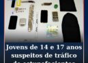 Jovens de 14 e 17 anos suspeitos de tráfico de estupefacientes
