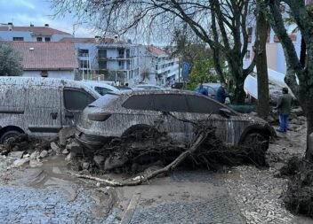 Lama e pedras arrastam carros em Portalegre