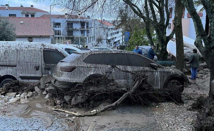 Lama e pedras arrastam carros em Portalegre