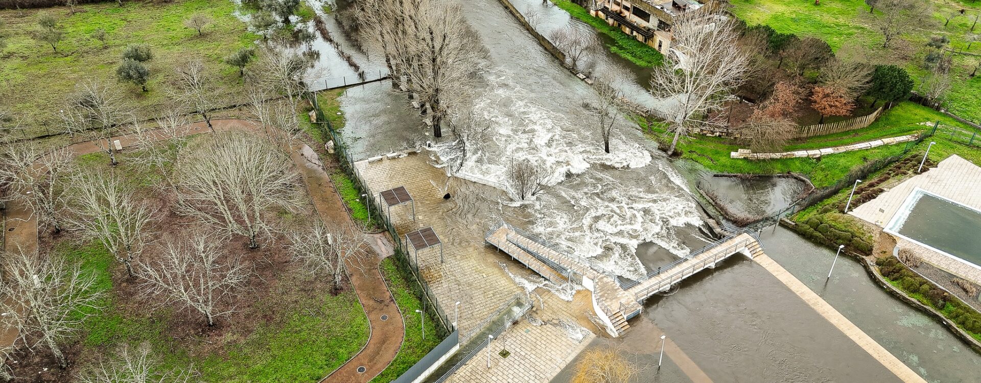 Praia Fluvial da Aldeia Ruiva praticamente submersa após depressão Leonardo