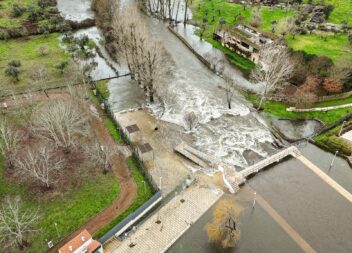 Praia Fluvial da Aldeia Ruiva praticamente submersa após depressão Leonardo