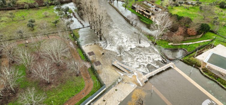 Praia Fluvial da Aldeia Ruiva praticamente submersa após depressão Leonardo