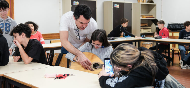 Projeto “100 Paredes” celebra Carlos Paredes com sessões educativas em Proença-a