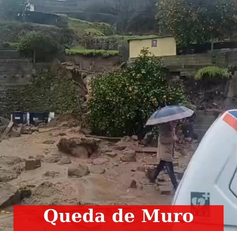 Queda de muro no Tortosendo atinge dois veículos