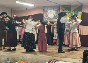 Rancho Folclórico da Borralheira comemora 24 anos de atividade