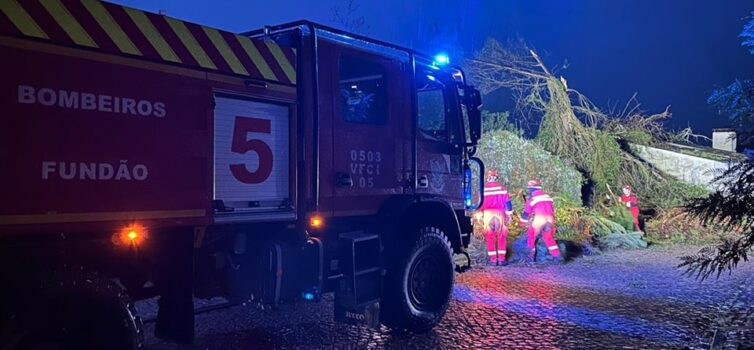 os Bombeiros Voluntários do Fundão uniram-se a uma força especial mobilizada pel
