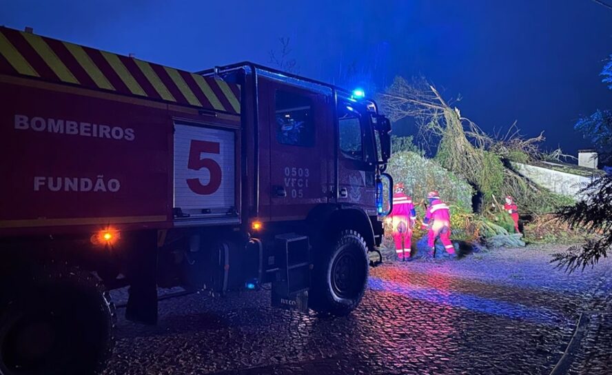 os Bombeiros Voluntários do Fundão uniram-se a uma força especial mobilizada pel