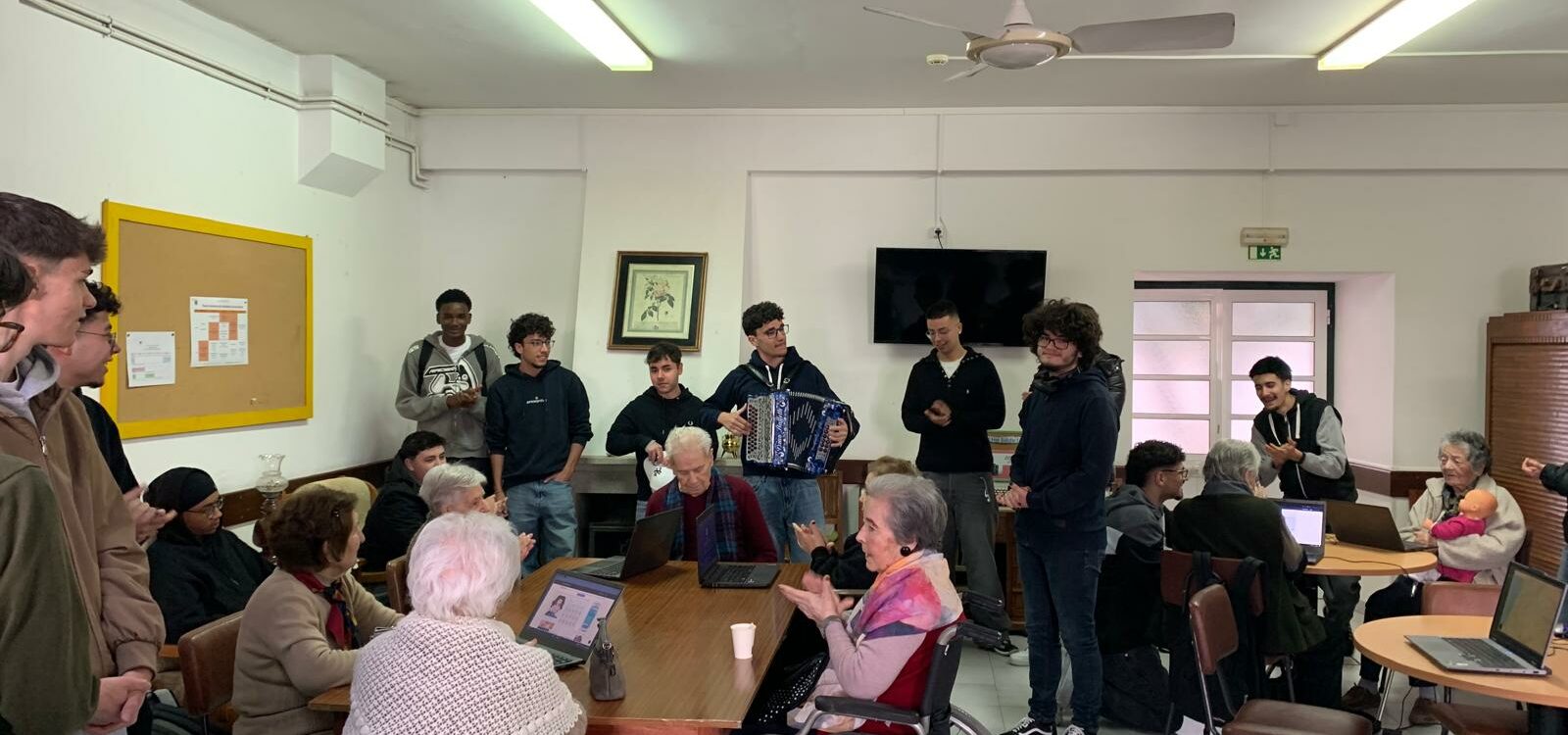 Alunos animam a manhã dos utentes da Santa Casa da Misericórdia de Castelo Branc