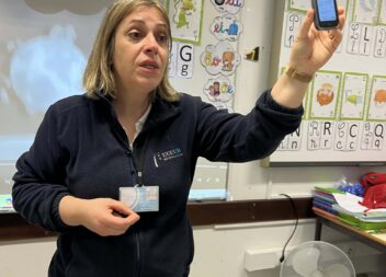 Alunos do 1.º ano aprendem sobre diabetes através da história da colega Joana