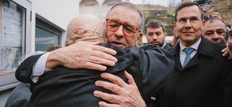 António José Seguro visita a localidade de Mourísia