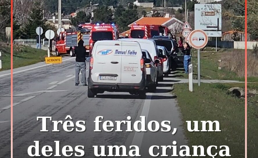 Colisão de dois veículos resulta em três feridos