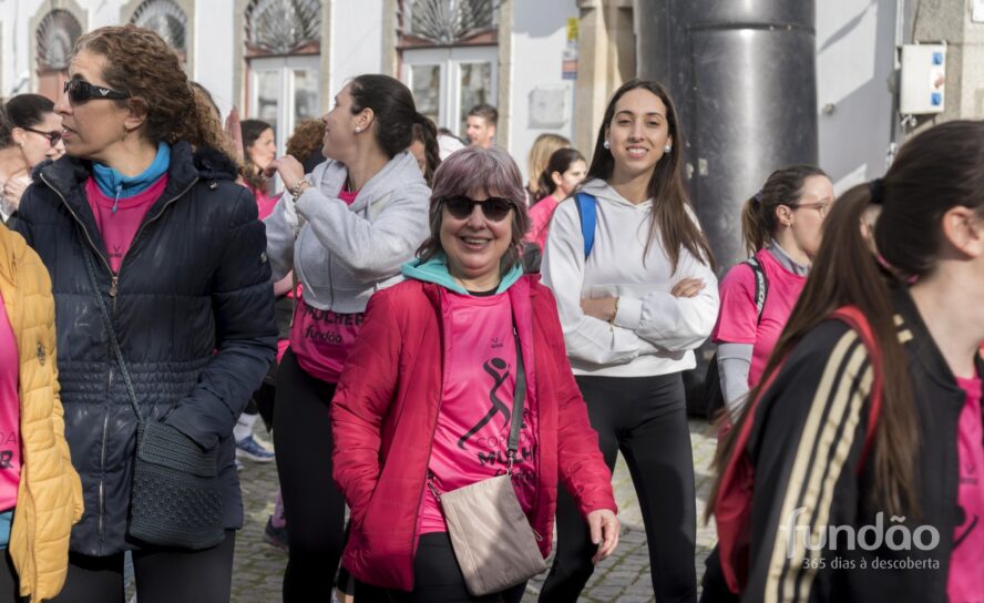 Corrida do Dia da Mulher reuniu participantes no Fundão