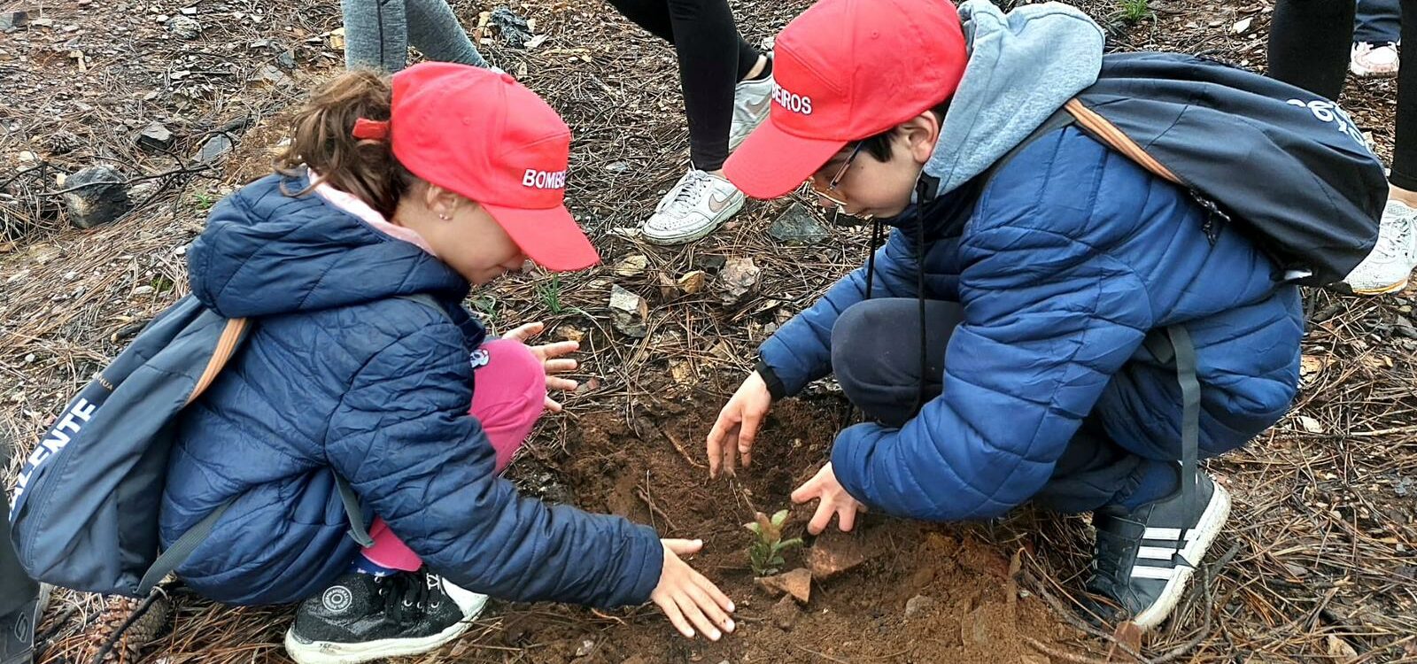 Escola de Infantes e Cadetes junta-se à ACRD Val d'Urso na plantação de árvores