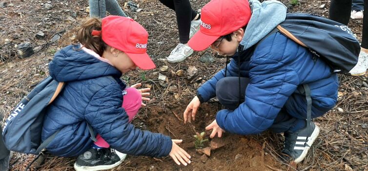 Escola de Infantes e Cadetes junta-se à ACRD Val d'Urso na plantação de árvores