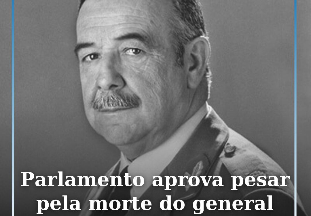 Parlamento aprova pesar pela morte general proencense Martins Barrento