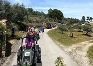 5.º passeio de tratores com cerca de 150 participantes em Caria