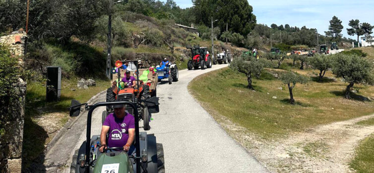 5.º passeio de tratores com cerca de 150 participantes em Caria