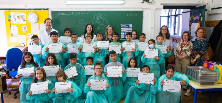 Alunos exploram coração em atividade científica