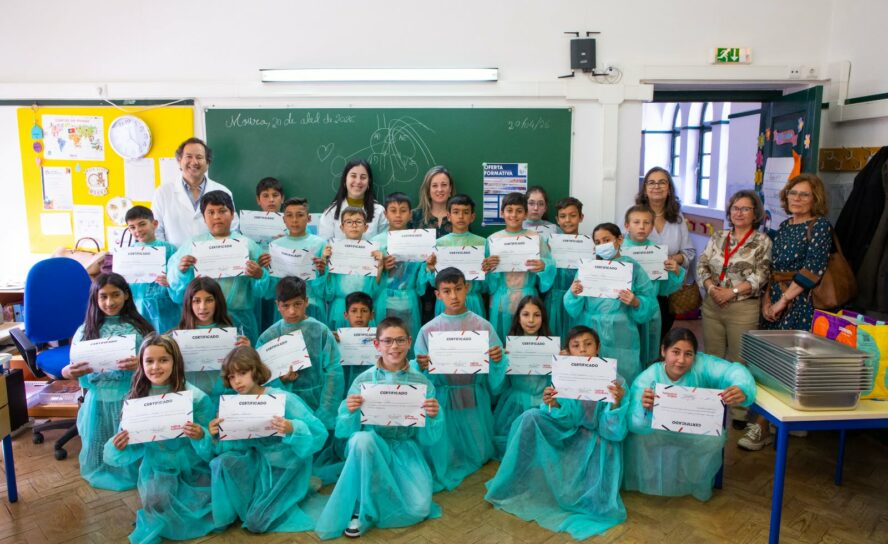 Alunos exploram coração em atividade científica