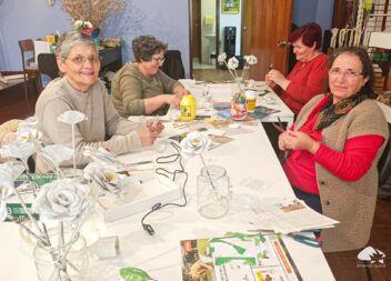 Biblioteca de Proença-a-Nova assinala Dia do Livro com oferta de flores