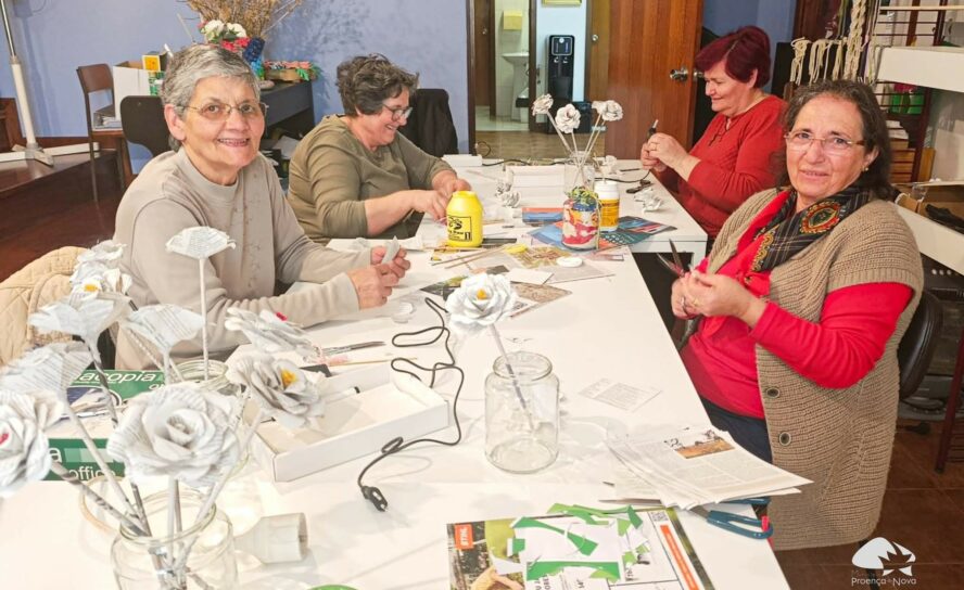 Biblioteca de Proença-a-Nova assinala Dia do Livro com oferta de flores
