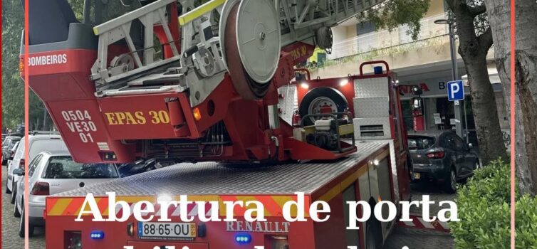 Bombeiros em operação de abertura de porta de um prédio em Castelo Branco