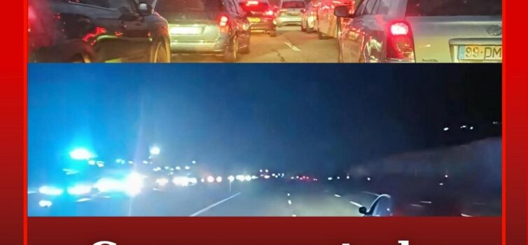 Viatura capotado na faixa central da autoestrada