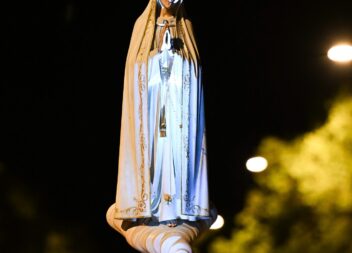 Beira Baixa TV a ajouté des photos à l’album : Procissão das Velas em Castelo Br