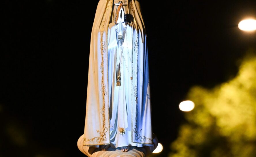 Beira Baixa TV a ajouté des photos à l’album : Procissão das Velas em Castelo Br