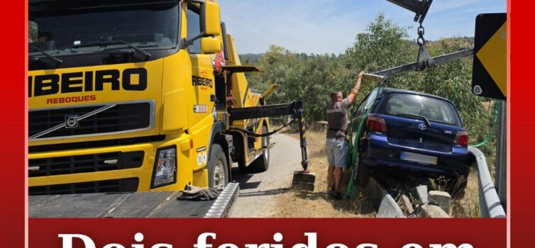 Duas pessoas ficaram com ferimentos ligeiros na sequência de um despiste ocorrid