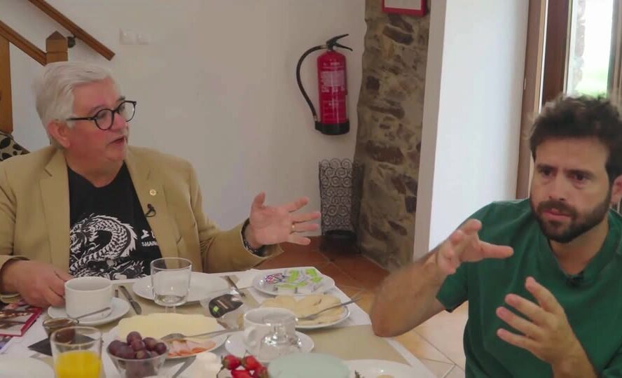 Há lugares que se visitam.