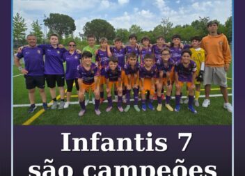 Os Infantis sete da escola de futebol da Associação Recreativa e Cultural do Bai