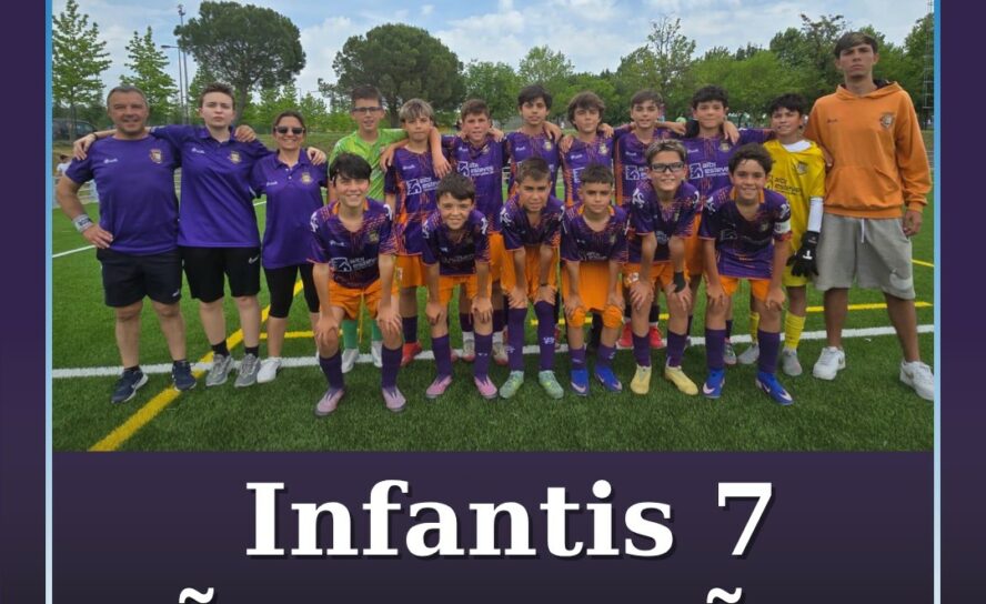 Os Infantis sete da escola de futebol da Associação Recreativa e Cultural do Bai