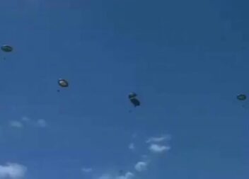 Salto de paraquedas deixa dois militares feridos