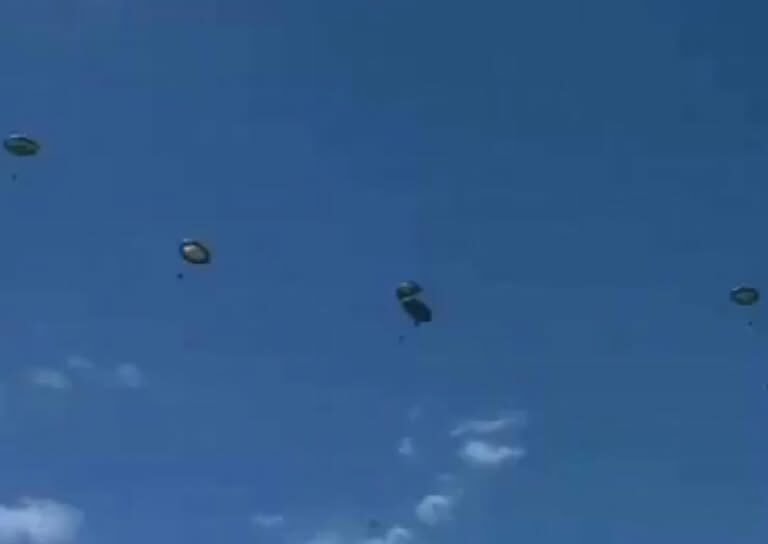 Salto de paraquedas deixa dois militares feridos