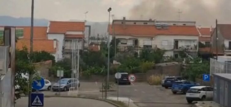 O alerta para o incêndio em zona de povoamento florestal