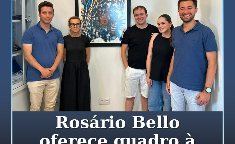 A artista plástica Rosário Bello ofereceu uma das suas mais recentes obras “Capa