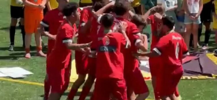 A equipa de Sub-15 do Benfica e Castelo Branco sagrou-se vencedora da IdanhaCup