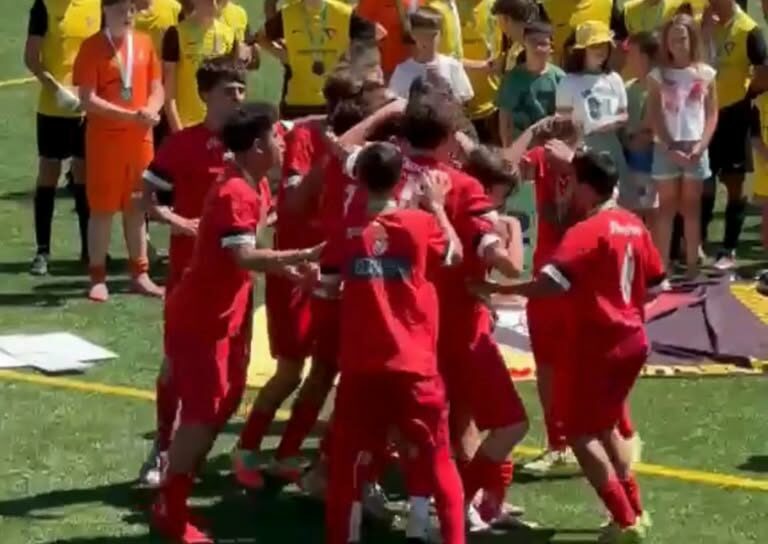 A equipa de Sub-15 do Benfica e Castelo Branco sagrou-se vencedora da IdanhaCup