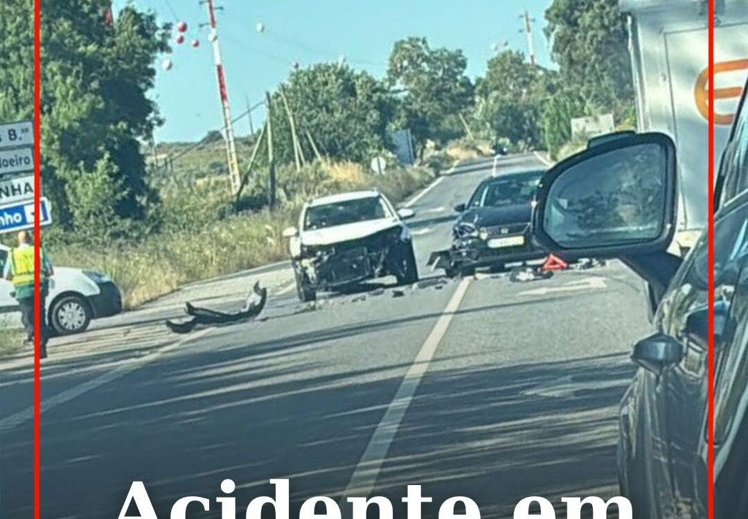 Duas viaturas ligeiras de passageiros colidiram na manhã desta quinta-feira