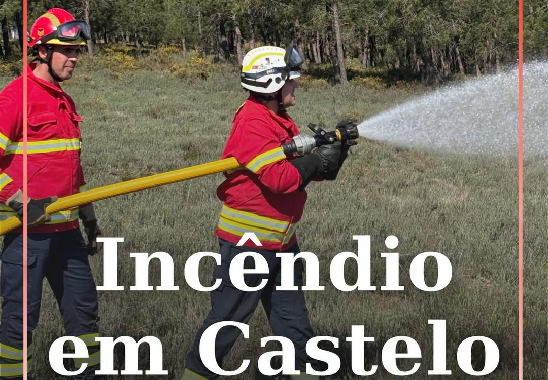 Está a ocorrer um incêndio florestal próximo da aldeia de Escalos de Cima.