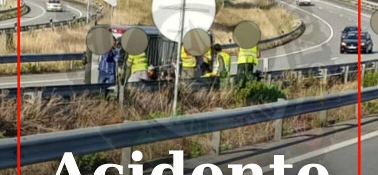 O alerta para o despiste de um veículo ligeiro de nove lugares na A23, km 48,8,