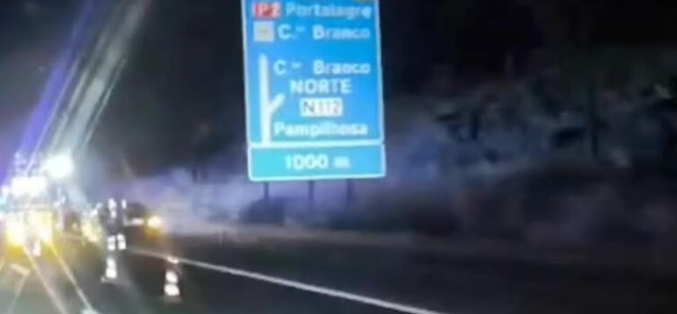 O alerta para um acidente envolvendo dois veiculos ligeiros na A23, km123