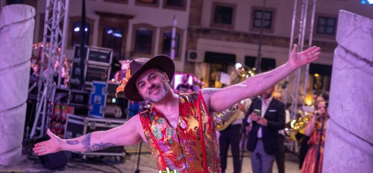 Primeira noite das Marchas Populares da Covilhã enche Praça do Município de cor